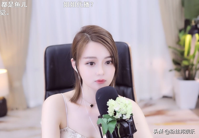 苏恩与姐姐苏令同框,亲姐妹果然长相神似,两姐妹合跳双人舞