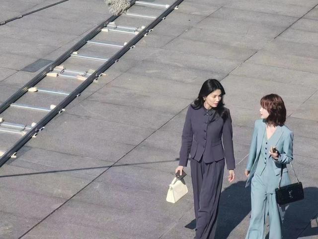 刘涛化身“女主播”来川台上班了！​