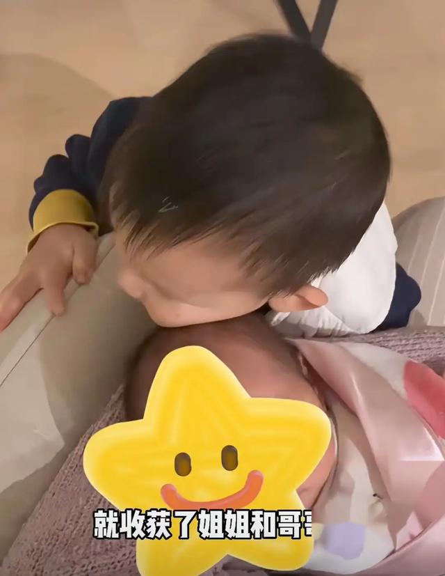 主持人温雅晒三胎满月照，美国豪宅曝光，5岁女儿也在正脸好漂亮