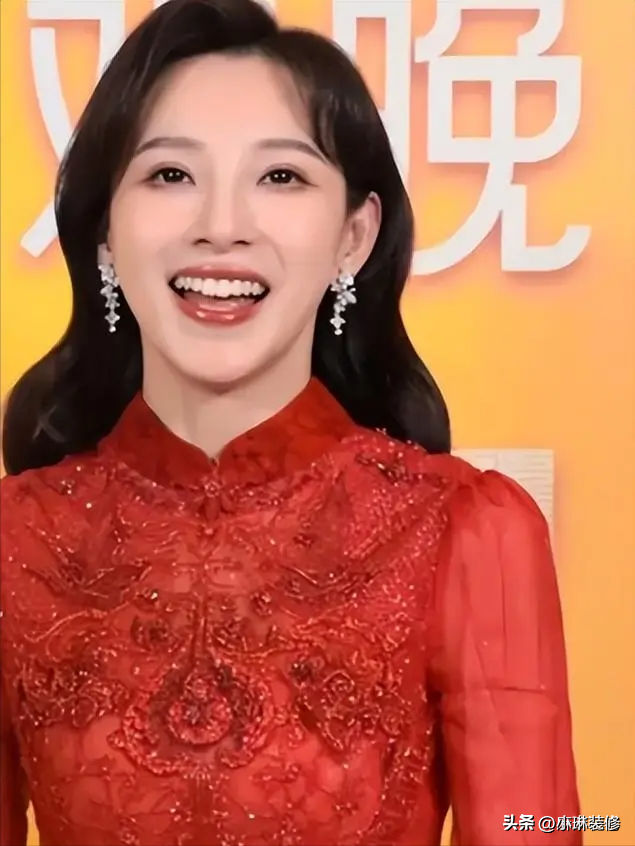 央视的美女主持,长得太漂亮了!网友:比董卿、周涛还漂亮