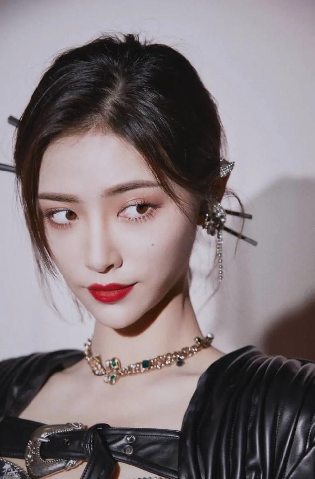 大小乔只会耍宝，苏杉杉唱歌跑调，SNH48为何难培养出色的偶像？