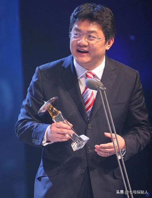 央视主持人张斌,被妻子当众揭发出轨,如今二人怎么样了?