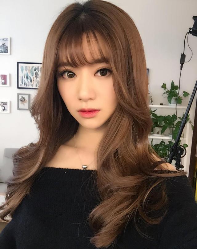 NBA女主播徐小溢私房照曝出，身材完美堪比平面模特