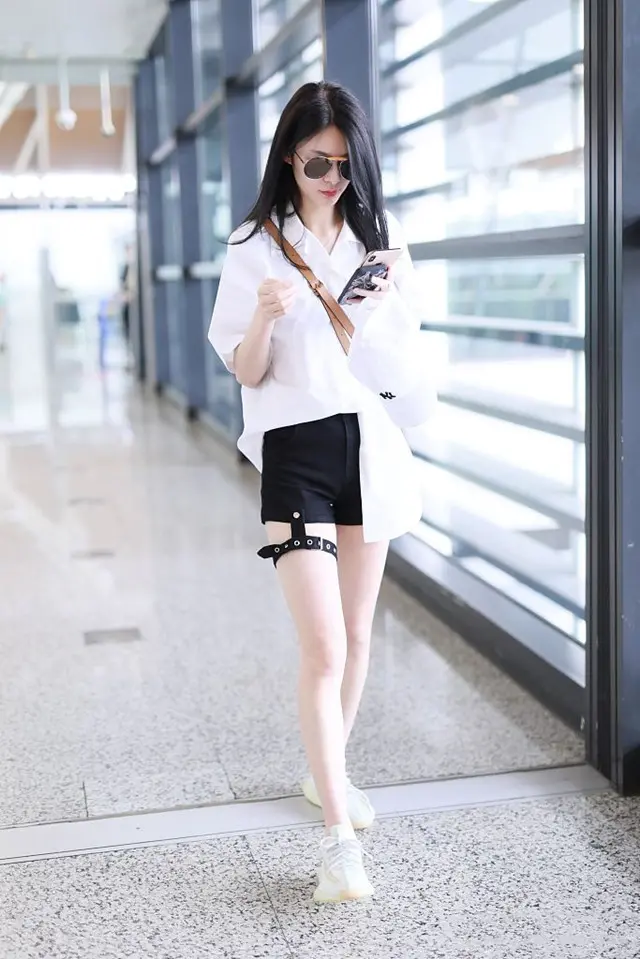 湖人开拓者直播,美女主播美娜腿环引热议,球迷:为什么这么穿?