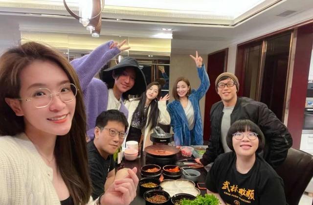 女星“大王”在节目向男友求婚,闺蜜杨紫周扬青毛不易围观送祝福