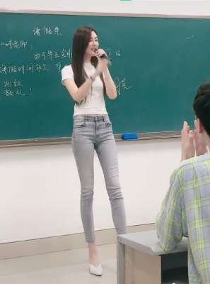 韩舞女主播(抖音李以沫个人资料照片，网红李以沫颜值开挂腿长令人羡慕)