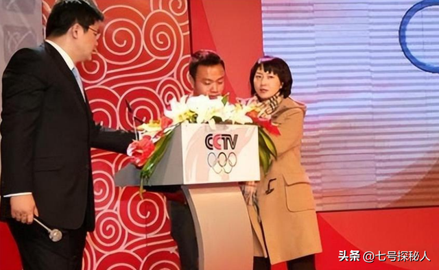 央视主持人张斌,被妻子当众揭发出轨,如今二人怎么样了?