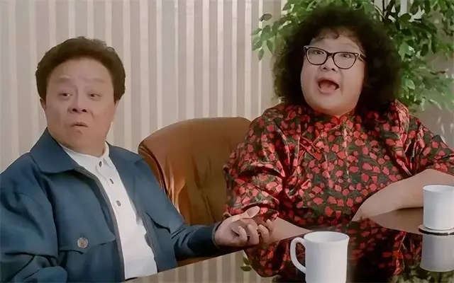 郑欣宜独飞往加拿大祭奠母亲!墓前伤心抹眼泪,久久不愿离去