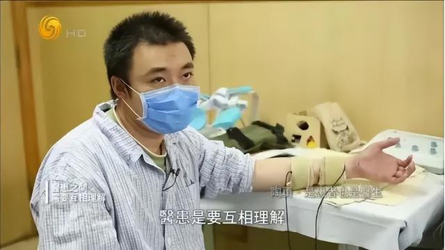 李佳琦直播间公开怼女助理:请别用你的三观,去要求整个世界
