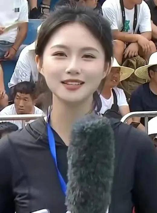 村BA女主持人李旭涵意外爆火，自然纯净无死角，比央视马凡舒还美
