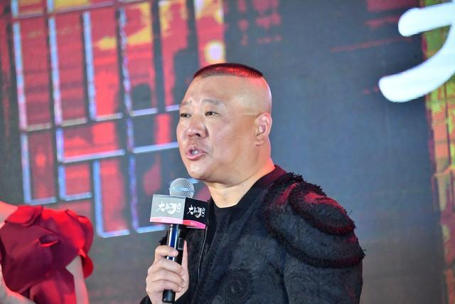 柳岩衣着暴露主持儿童节目引争议!郭德纲机智解围显情商。