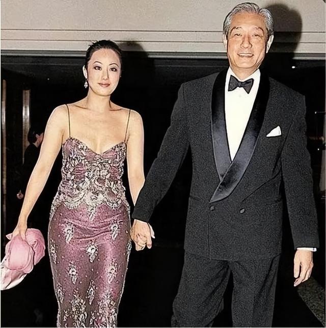 香港第一“妖女”,负面新闻满天飞,如今却高调回归,直播带货