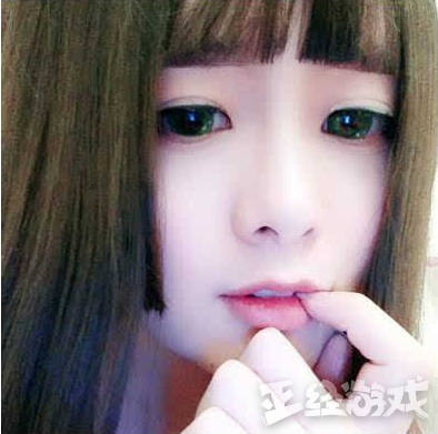 美女剃光头、直播间送钱、吃鸡小号炸鱼，为了吸粉主播实在是拼！