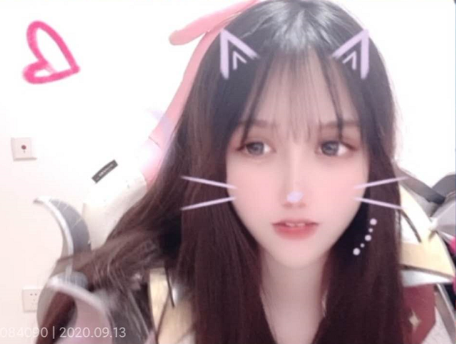 软妹杏子斗鱼首秀，大方介绍新男友，原来是自己cos的韩信