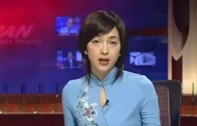 42岁日本第一美女主播，怀5月身孕嫁前首相之子，被绿还得秀恩爱