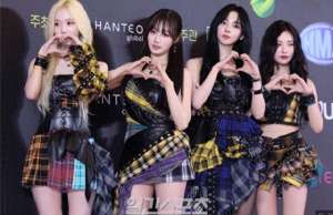 韩国女主播揉胸winter(Winter舞台上遭公然袭胸？影片疯传，引热议：常有的事情啊)