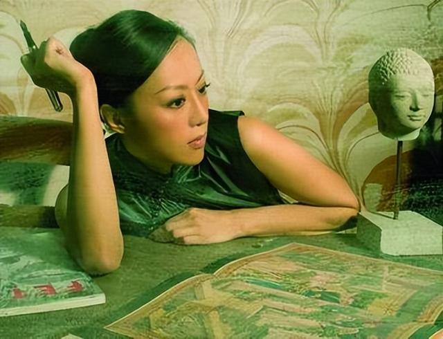 香港第一“妖女”,负面新闻满天飞,如今却高调回归,直播带货