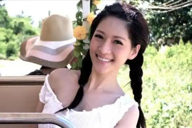 美女主持私生活混乱?和冯小刚夜宿8小时,陈红老公为其花1000万