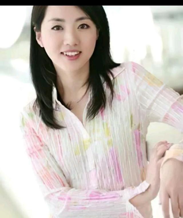 气象女主播杨丹:从音乐梦想到气象女神,再到幸福妈妈的华丽蜕变