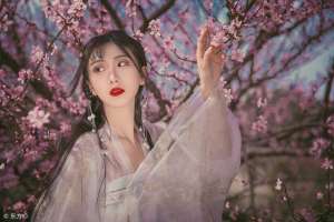 韩国女主播青草微拍(小说：他和她都是彼此的唯一，他生病去世后，她一直久居此地)