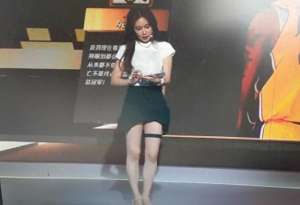 女主播直播腿的视频(湖人开拓者直播，美女主播美娜腿环引热议，球迷：为什么这么穿？)