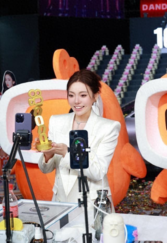 全网破亿女主播杨润心（蛋蛋）专场带货破616万件总销售额14.42亿