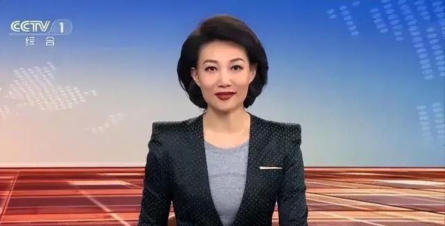 47岁李梓萌惊现沈阳！素颜高挑引爆议论，单身之谜终揭晓？
