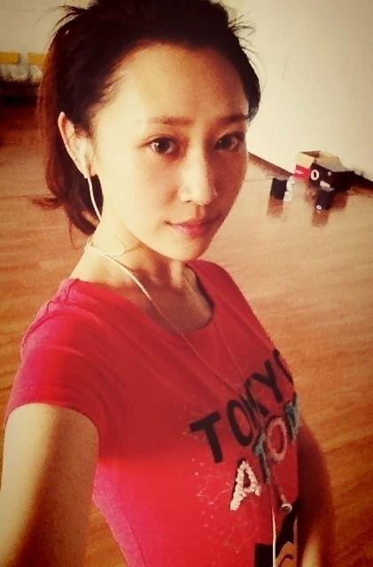 央视新锐主持人王音棋,音色好听,长相清纯,琴棋书画皆美好