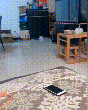美女穿的衣服几乎透明露出来的部位，胆小的人不敢看。