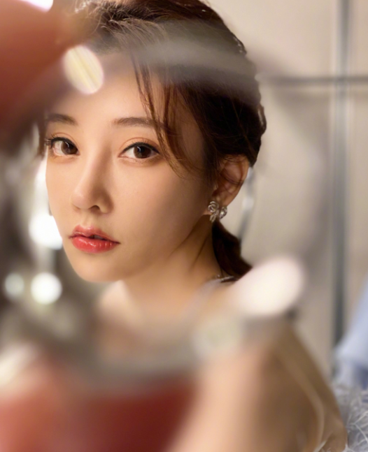 女主播月收入TOP10:快手小麦儿全网登顶,冯提莫入围前五