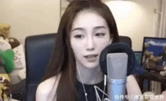 女主播洗澡视频迅雷(女主播下播后洗澡忘关摄像头，怀疑电脑被黑客控制，已请警方介入)