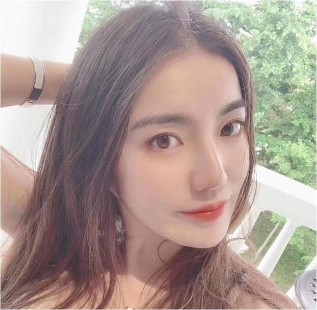 梦幻西游高颜值女主播美颜过度翻车,连粉丝都调侃:你椅子P歪了
