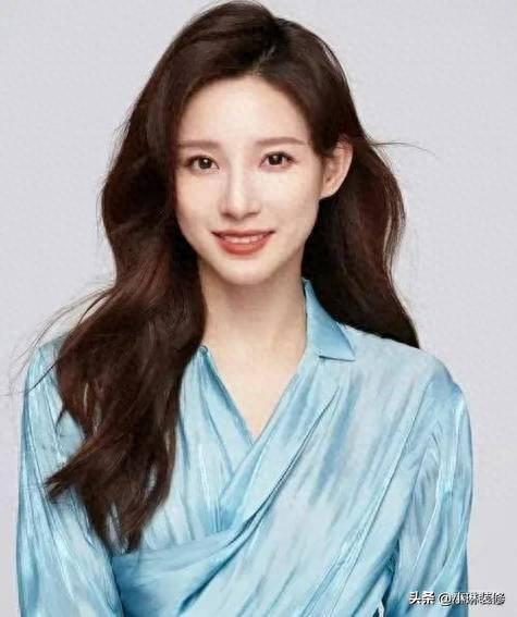 央视的美女主持,长得太漂亮了!网友:比董卿、周涛还漂亮