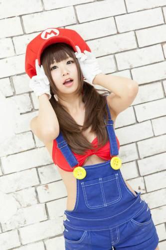 这样的水管工也可以么？ 萌妹cos女体马里奥