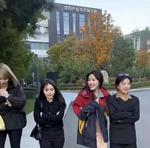 咬嘴唇女主播(三只羊女主播停播后集体现身，素颜的她们显露真面目，实在辣眼)