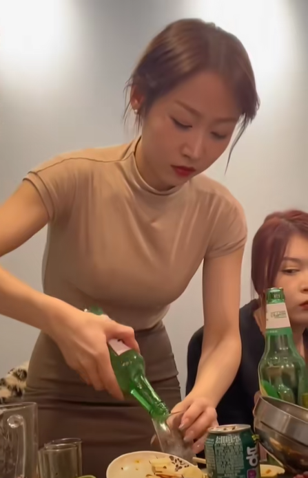 盘点全网喝酒的六大美女,你觉得谁最能喝