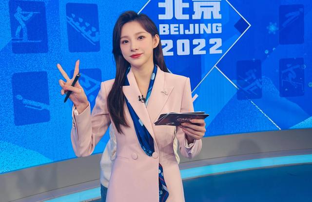 村BA女主持人李旭涵意外爆火，自然纯净无死角，比央视马凡舒还美