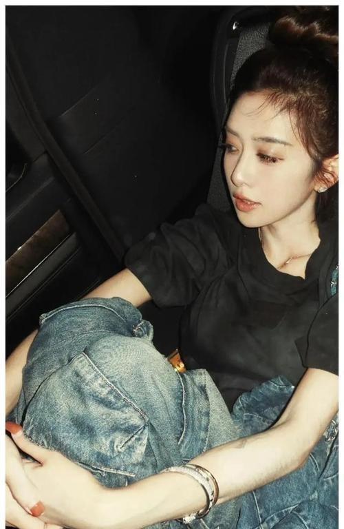 三只羊:性感美女主播卓仕琳,拌胸写真身材劲爆,连看99次啊!