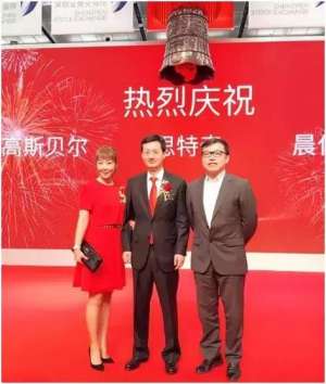 美女主播ceo唱歌好听(这位天后绝对是上市公司老板娘里唱歌最红的，主妇里最会玩的)