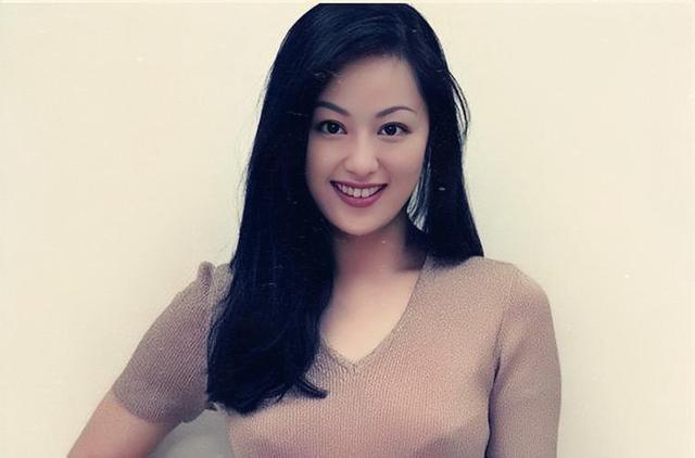 香港第一“妖女”,负面新闻满天飞,如今却高调回归,直播带货