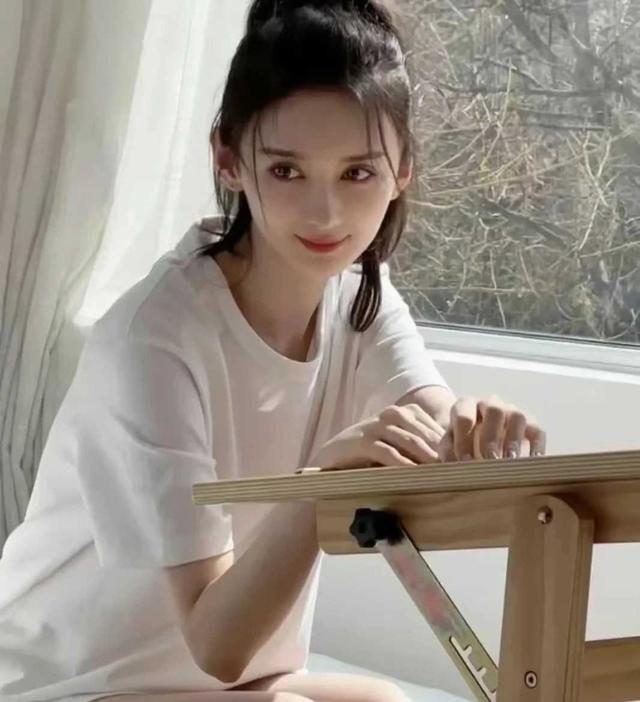 女主播火辣身材惹老戏骨艳遇，内幕令人震惊!