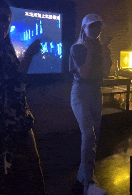 顶流网红聚会！周扬青雪莉彻夜蹦迪，众人唱K喝酒狂欢