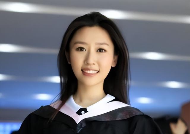 央视新锐主持人王音棋,音色好听,长相清纯,琴棋书画皆美好