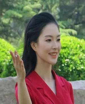 女主播 23部(东方卫视10位美女主播，陈辰、冯琳、司雯嘉，你最喜欢哪位主持人)