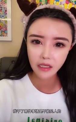 美女主播抖胸胸(知名网红手撕前夫现女友，曝其酒吧抖胸吸毒做小三，网友：太狗血)