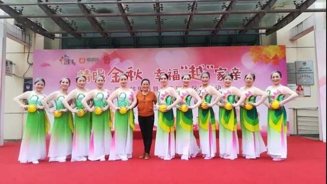 广场舞阿姨开启主播生涯,一起来“云跳舞”吧