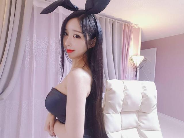 南韩超级长腿女E杯主播세희IG最近生活秀