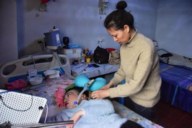 被诊断“活不过4岁”，但她已与世界较量20年还出了诗集