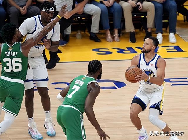 NBA两大美女主播！金佳悦PK小七，球迷因她强留直播间