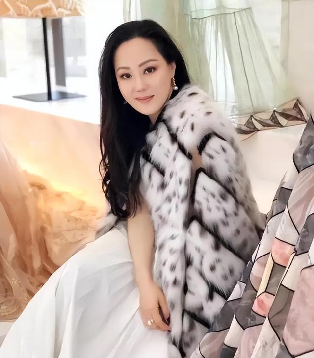 香港第一“妖女”,负面新闻满天飞,如今却高调回归,直播带货